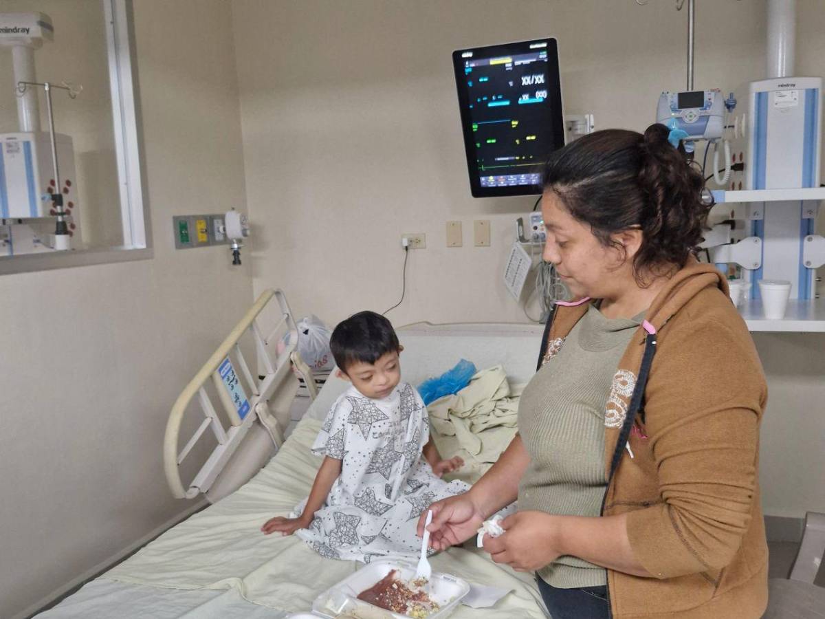 Médicos de Honduras y El Salvador unen fuerzas por nueve corazoncitos en el IHSS