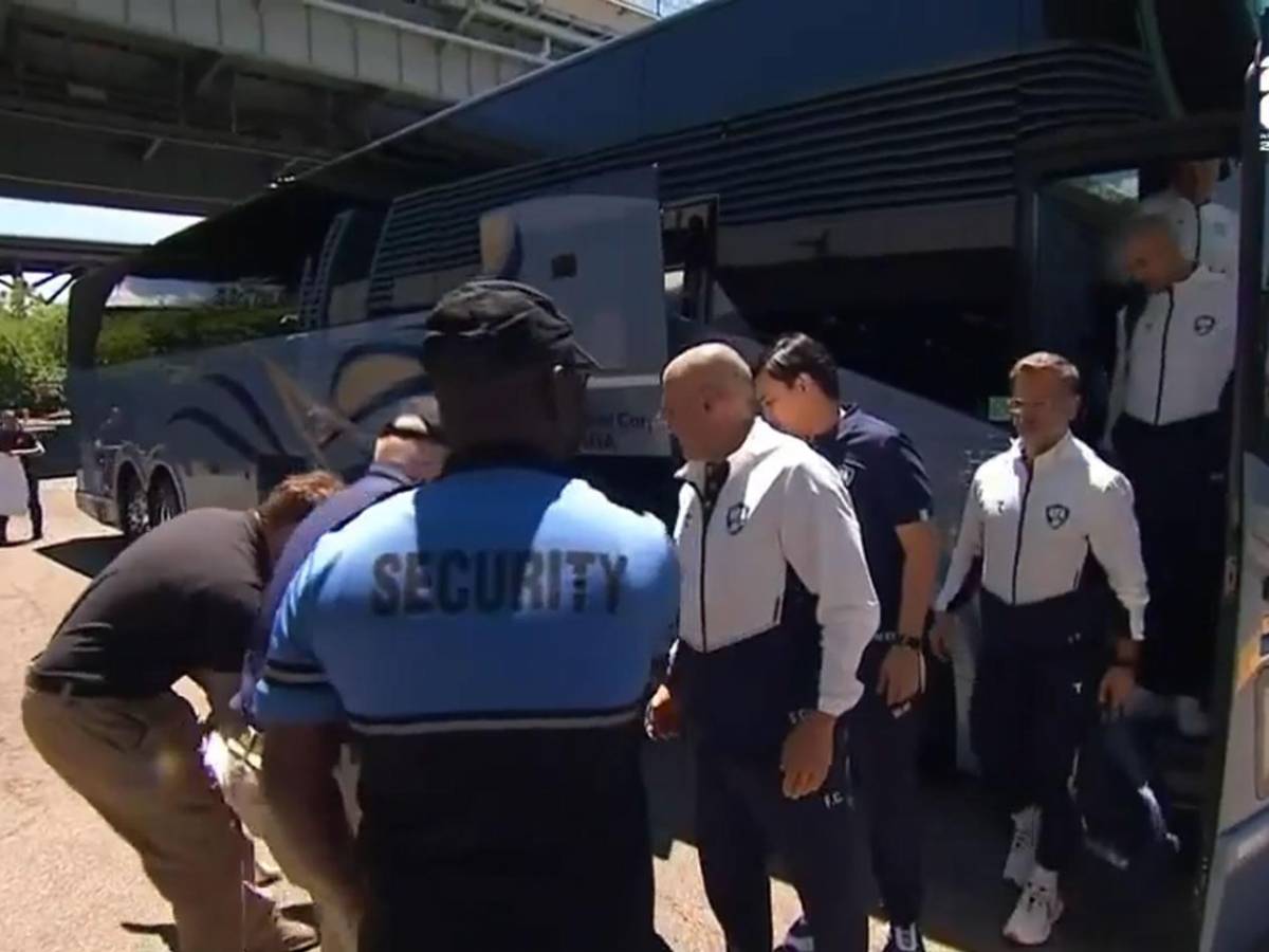 Como criminales: EEUU recibe con cacheos y perros rastreadores a selecciones del Mundial