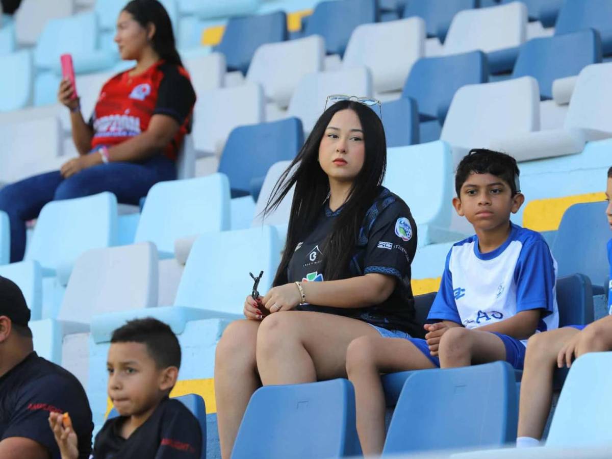 Victoria vs Olimpia: Linda chinita, show de la Ultra, ¿quién es la chica de azul?