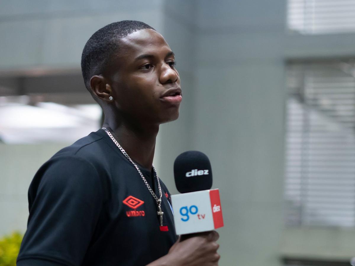 Julián Martínez en la charla que tuvo con Grupo OPSA.