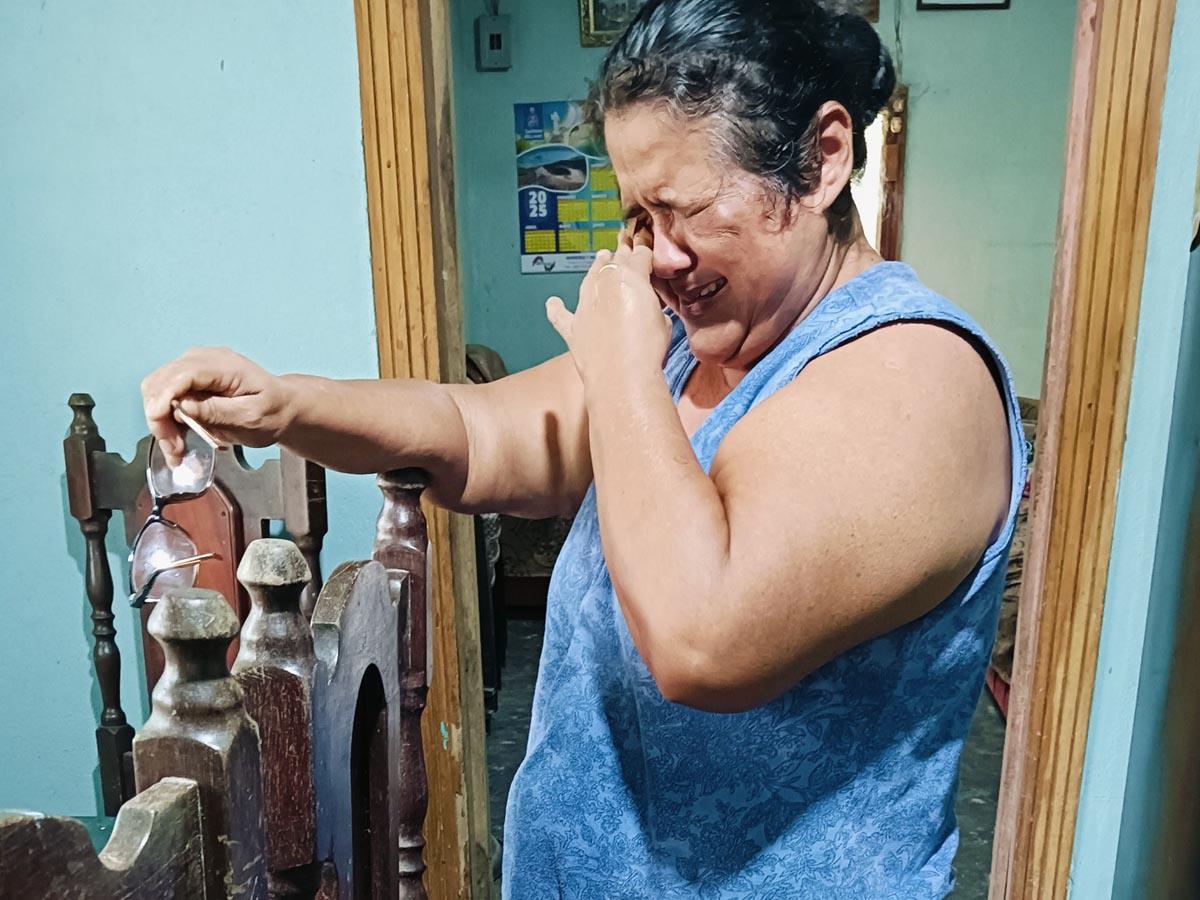 Hondureña se salva de morir por bala perdida que atravesó el techo de su casa