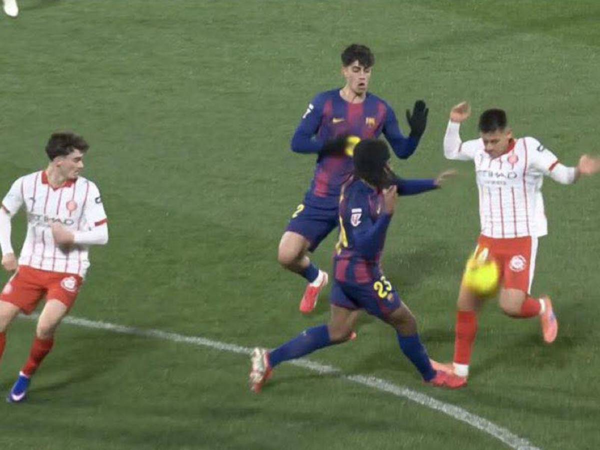 Barcelona vive noche amarga: enfado de Flick, polémica y penal fallado de Lamine