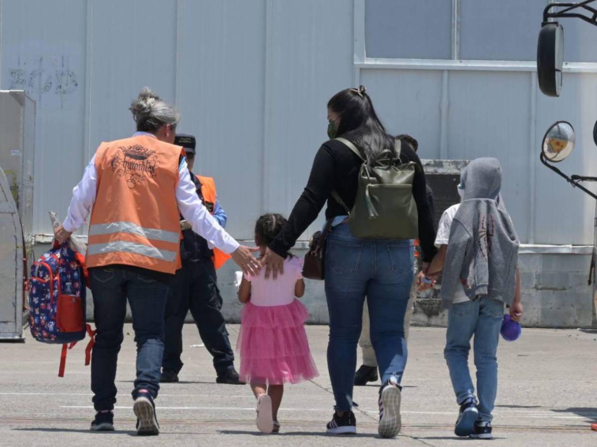 Embajada de EE UU revela los beneficios para hondureños que se autodeporten