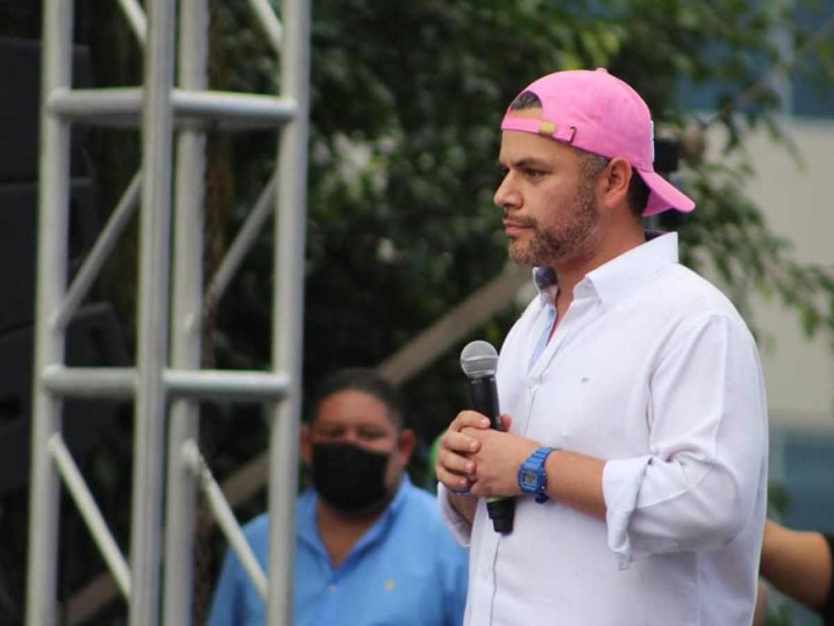 David Chávez tilda de “pícaros y ladrones” a correligionarios