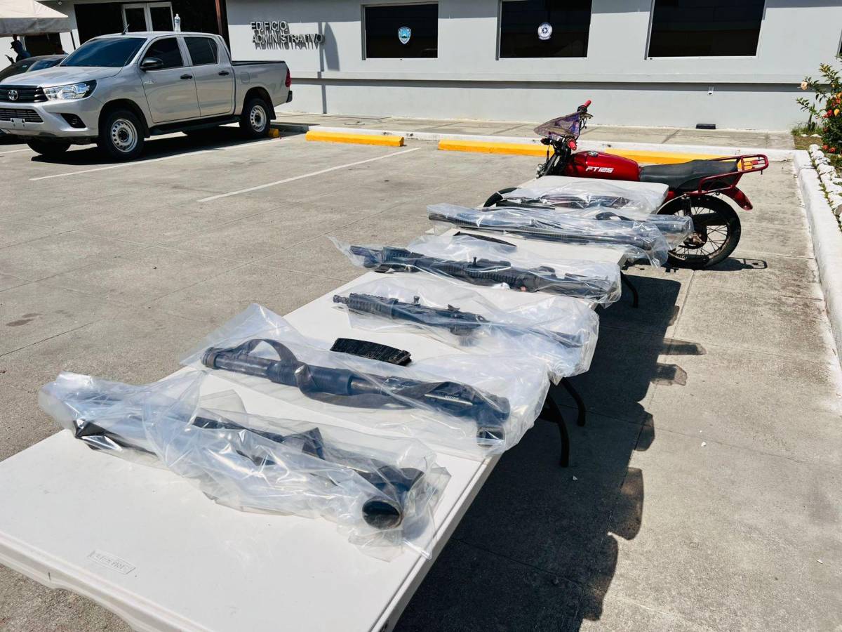 Decomisan a banda “Los Cheles” fusiles de guerra, escopetas y motocicletas en El Progreso