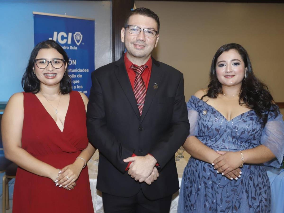Roger D. Valladares recibe galardón por la JCI San Pedro Sula