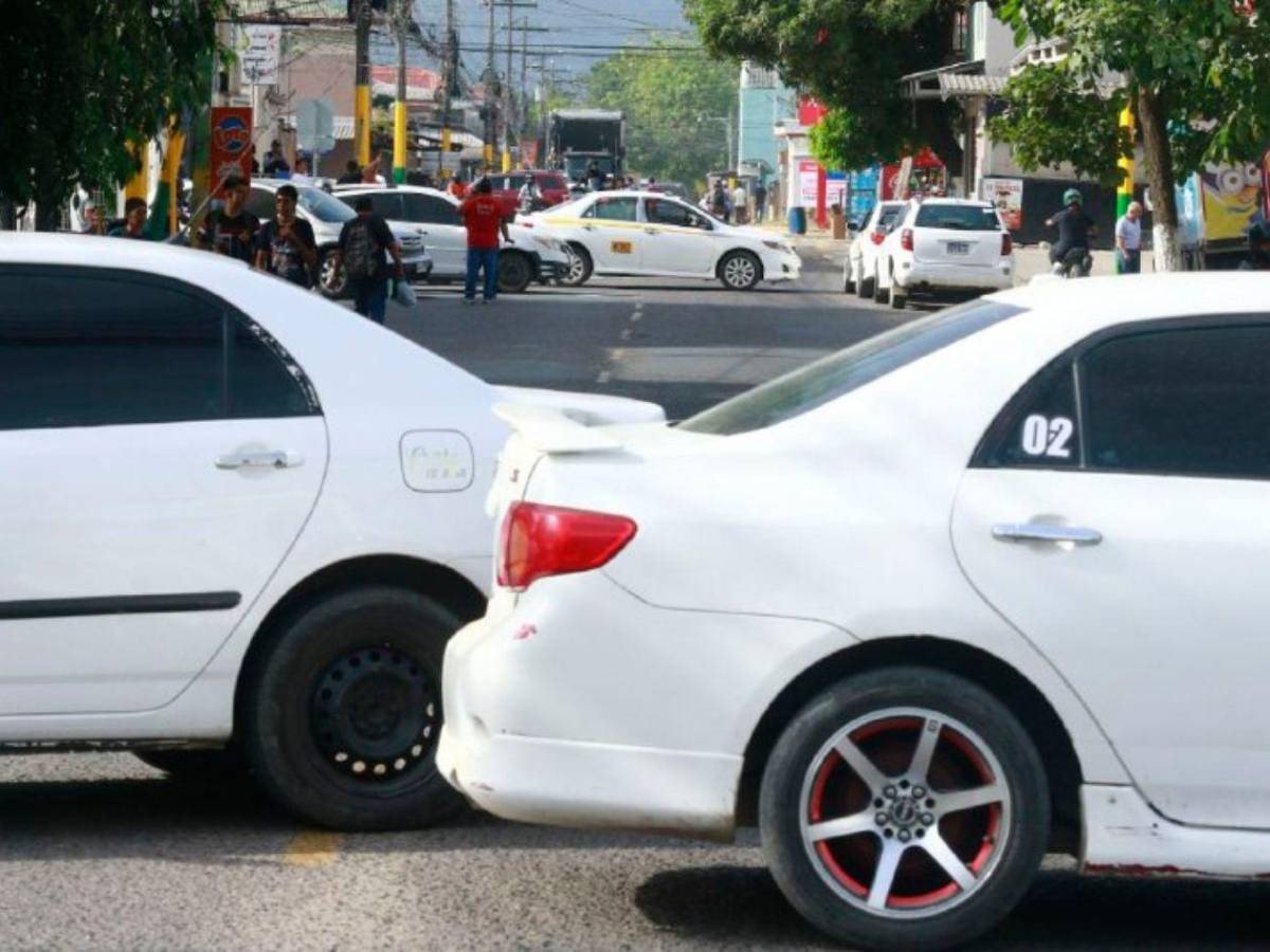 Taxistas cierran otra vez El Progreso; alcalde Alexander López convoca a reunión