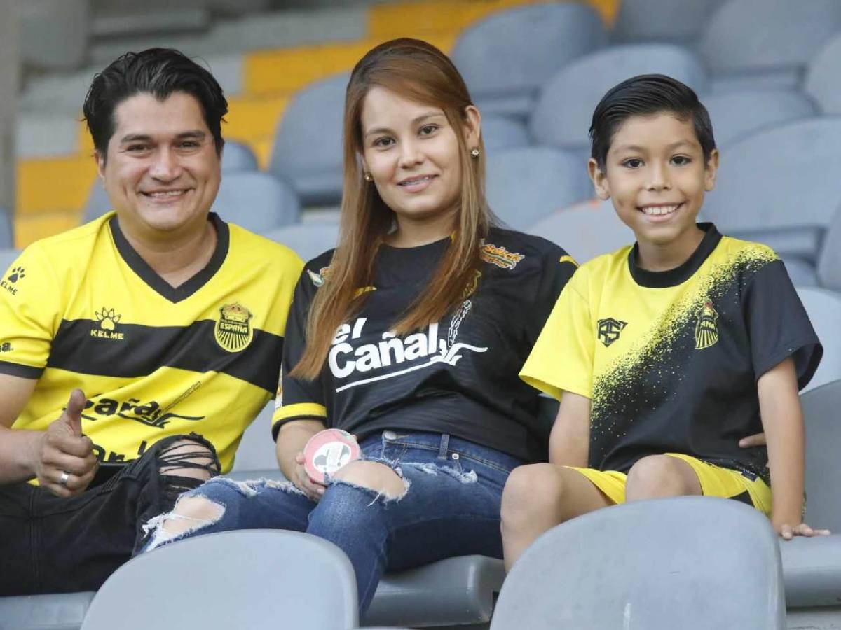 Alegría del Real España, chicas, susto con jugador y gesto de Jeaustin