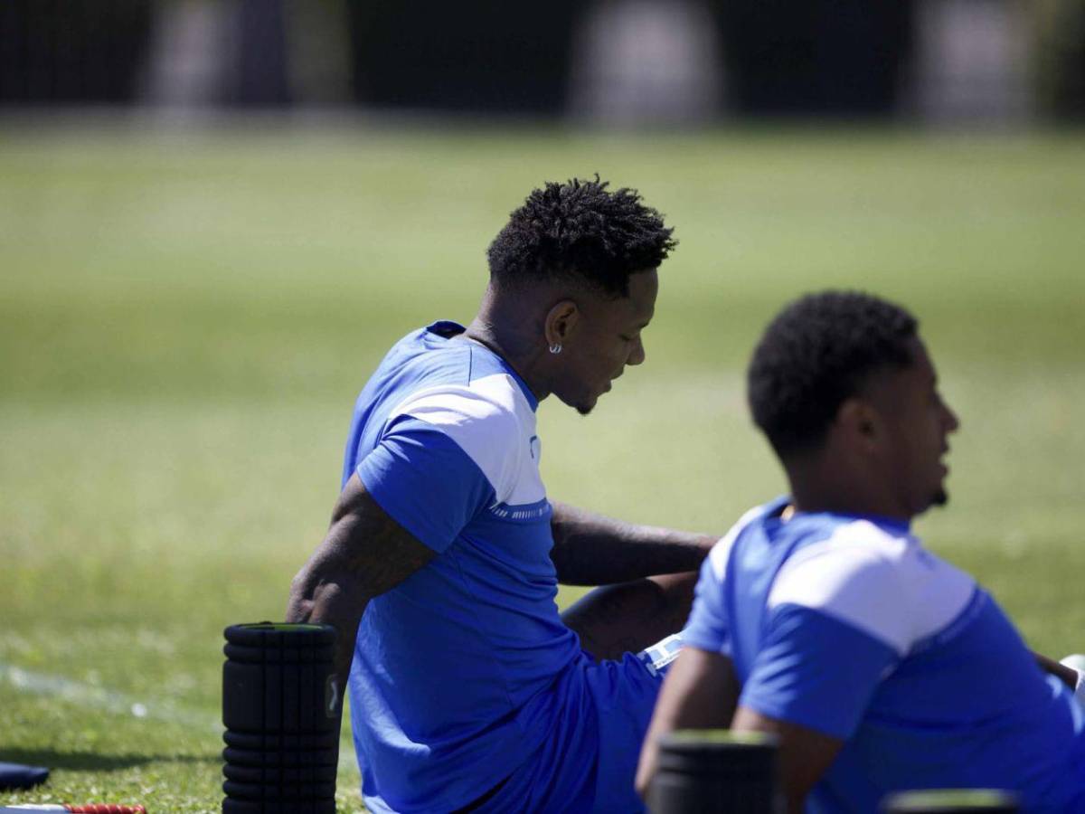 Visita especial en el entrenamiento de Honduras antes del duelo contra México