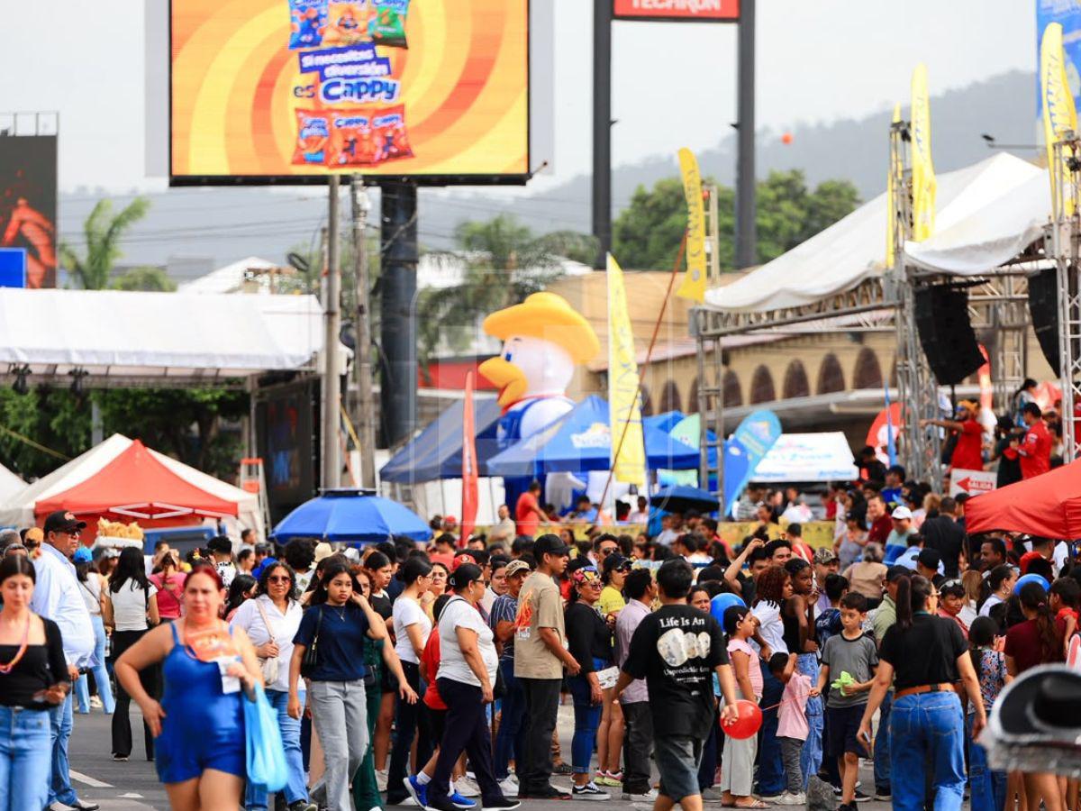 Sampedranos se visten de color y alegría en su desfile de carrozas