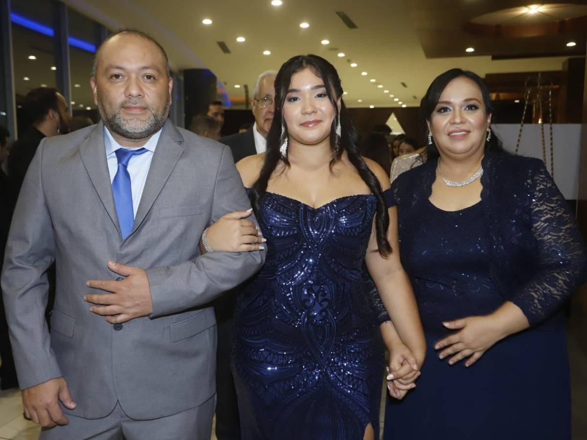 Seniors 2025 de la Santa María del Valle festejan su graduación