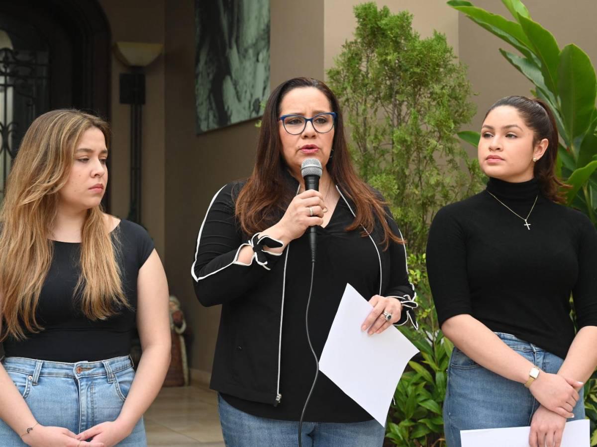 Ana García y sus hijas piden visa para visitar a Juan Orlando