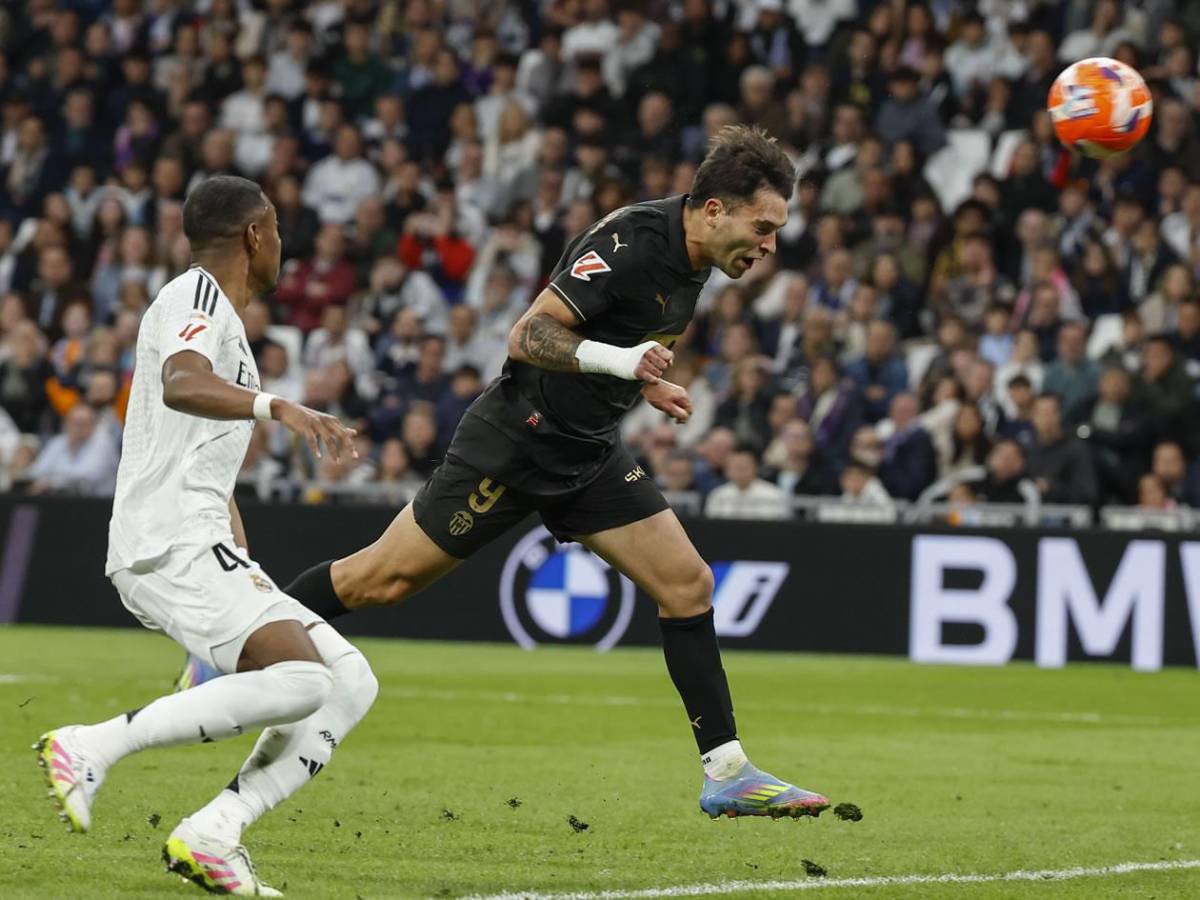 Real Madrid recibe 'regalo' arbitral, Vinicius señalado y enfado de Mbappé