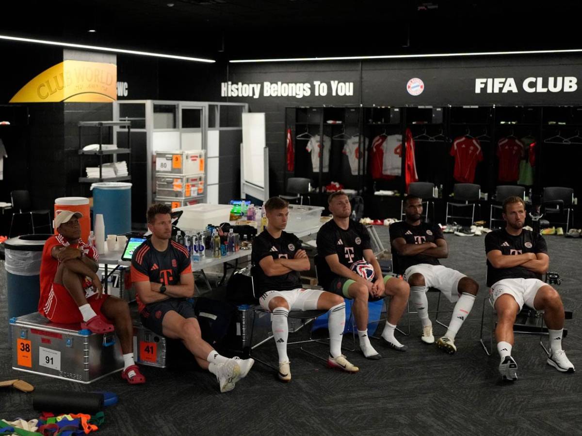 Por qué el técnico del Bayern dejó a suplentes en el camerino vs Benfica: inusual causa