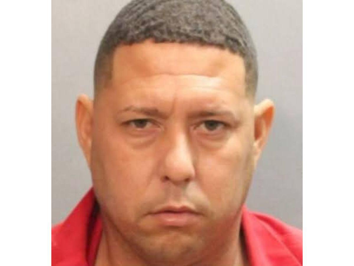 Ayudó a su novio a emigrar a EEUU y al llegar la asesinó con 15 puñaladas