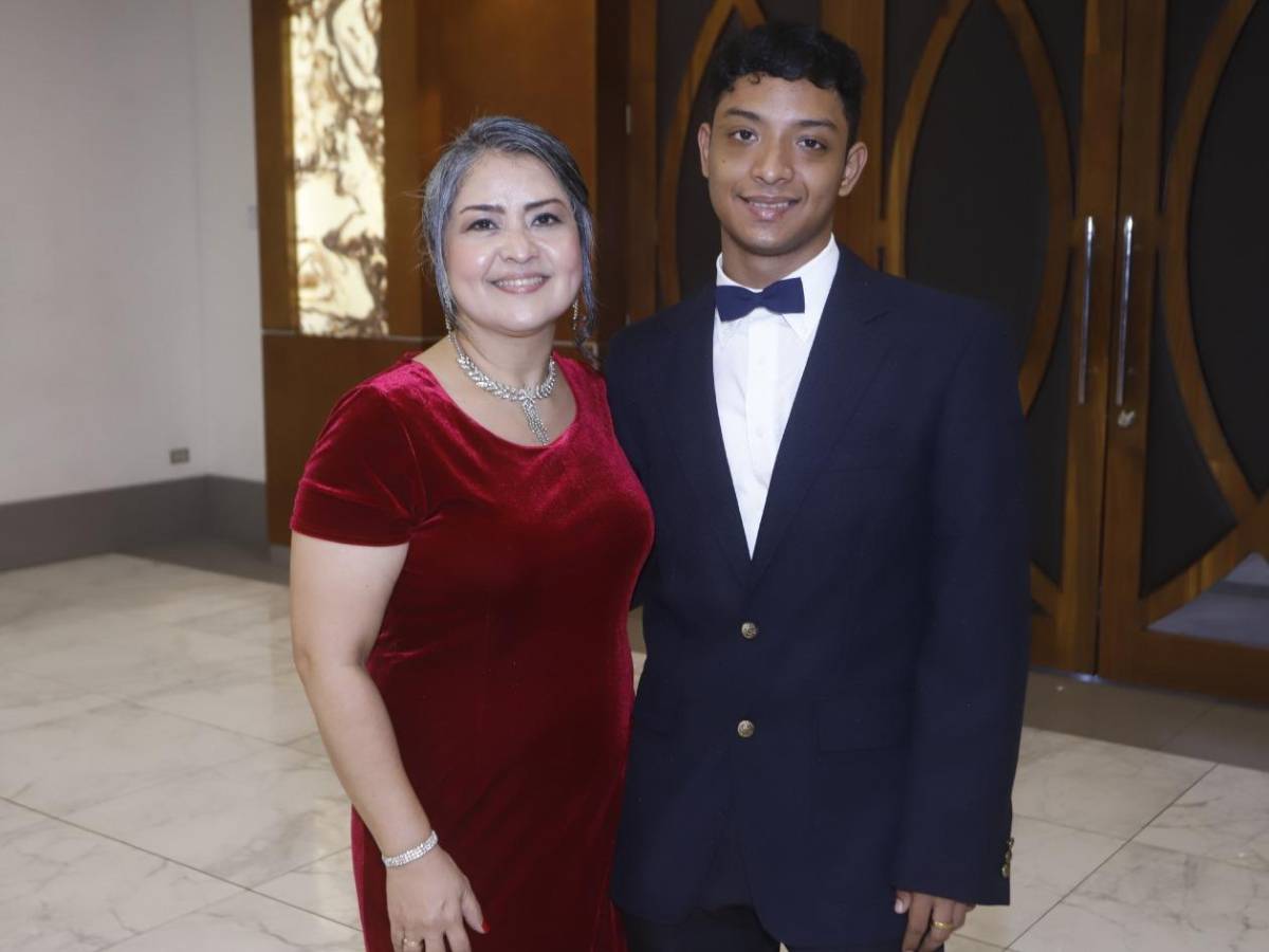 Elegancia y orgullo: Fiesta de graduación 2025 de la Kiddy Kat & Morazzanni