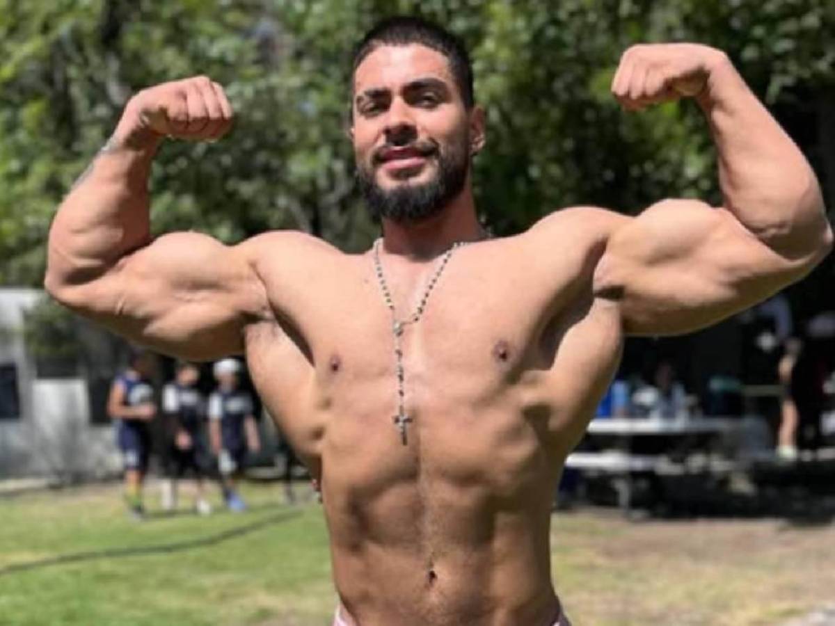 Conmoción: encuentran muerto a fisicoculturista en un baño; tenía disparos