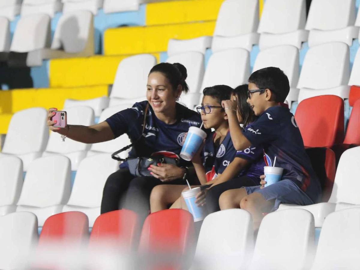 Motagua vs Real España: Linda esposa de famoso, ¿qué hicieron las modelos?