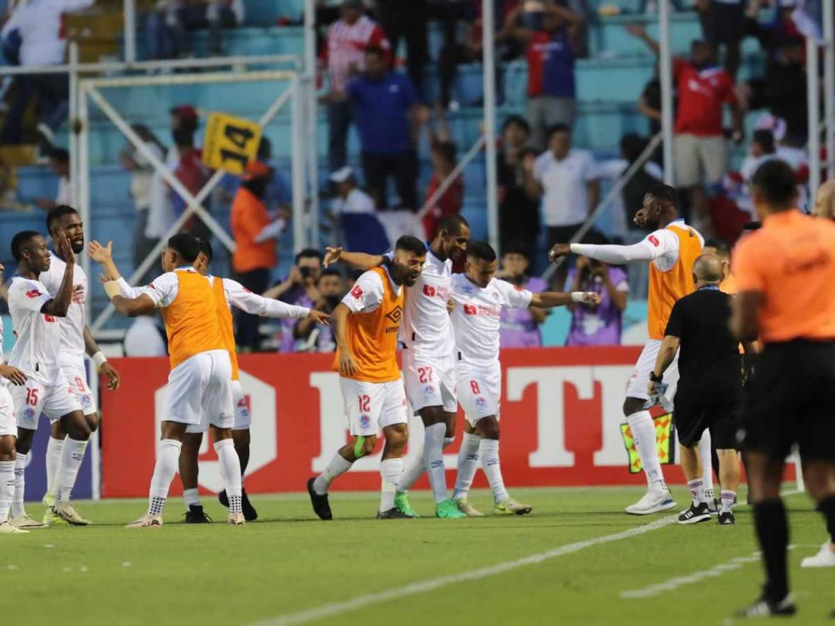 Llanto en Olimpia, feo gesto de Jeaustin Campos y chica captada infraganti en la final
