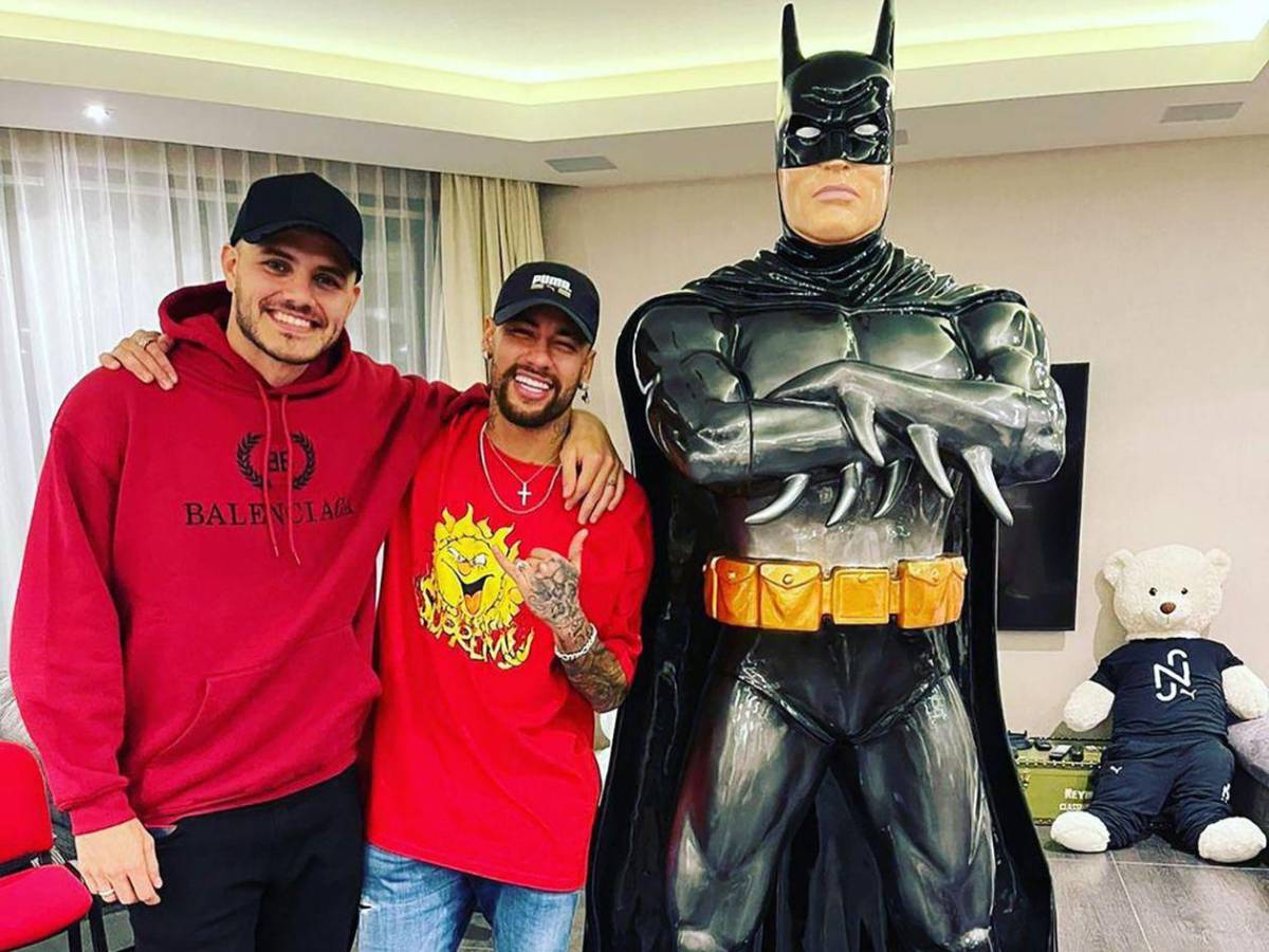 Neymar compra excéntrico Batimóvil ilegal: Por esta razón no lo puede usar