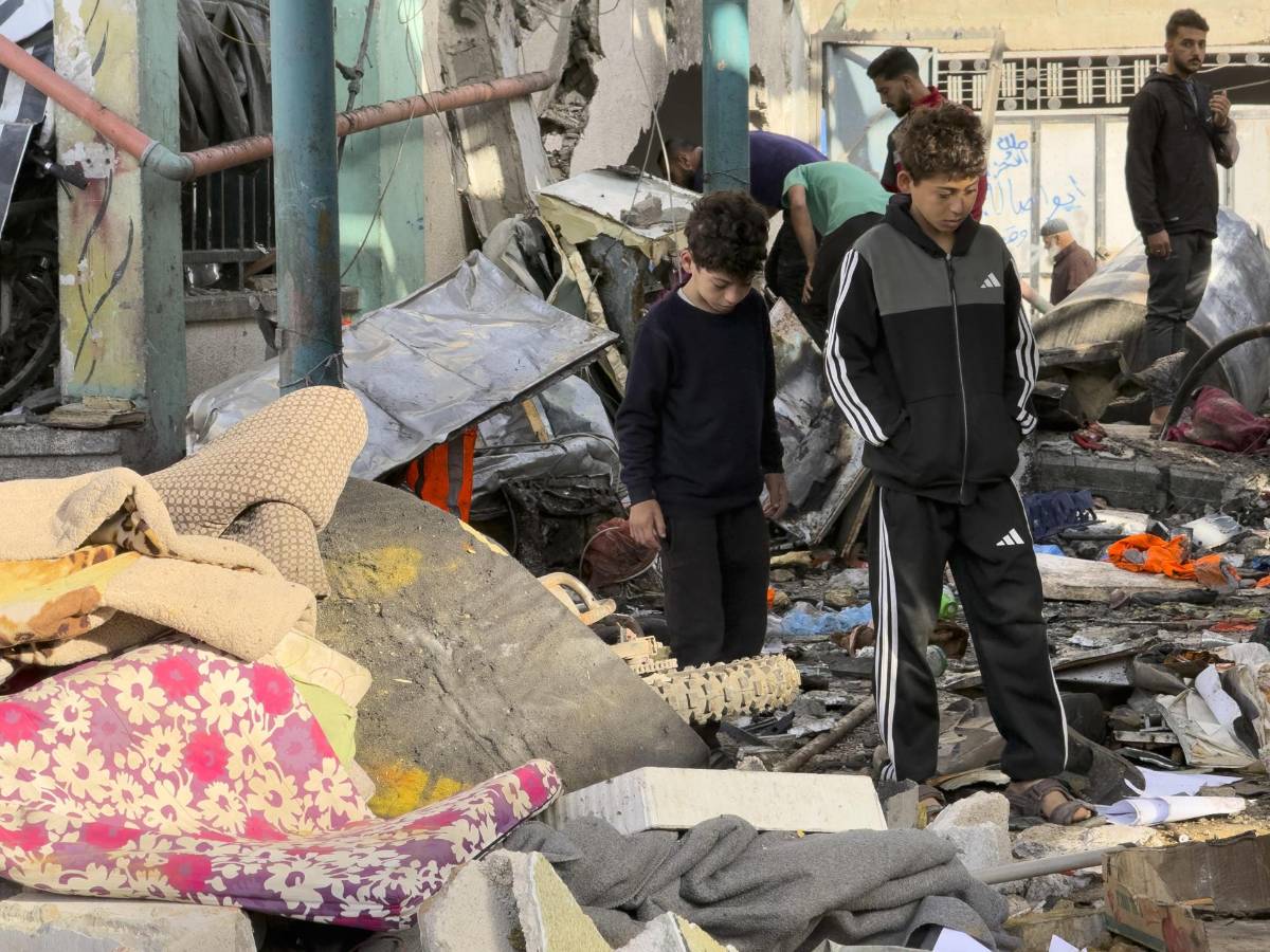 Las dramáticas imágenes del bombardeo de una escuela en Gaza