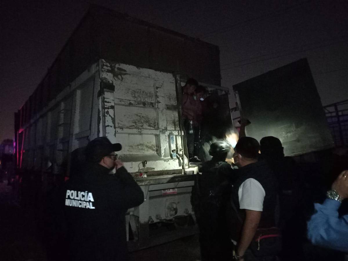 Rescatan a migrantes hondureños hallados dentro de un camión en México