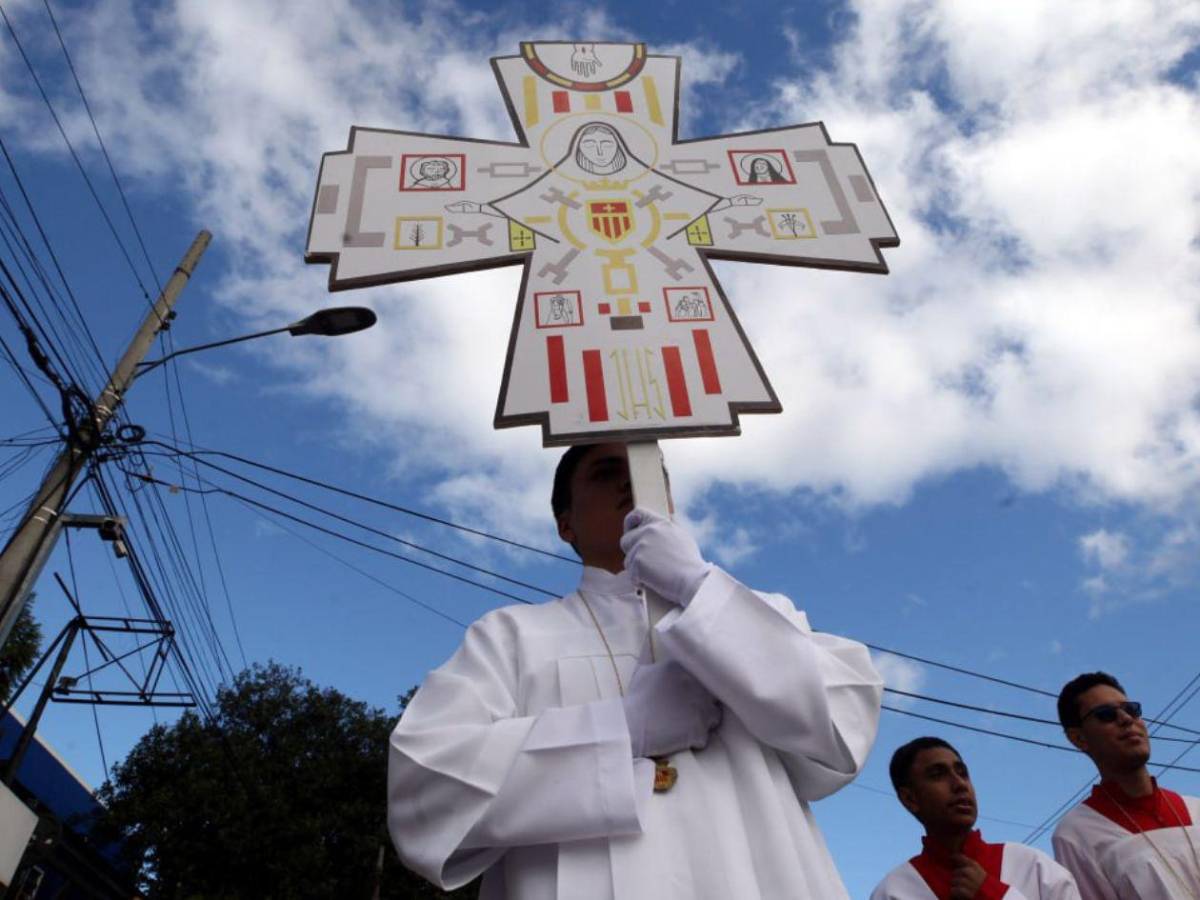 Fervor: Miles acompañan peregrinación de la Virgen de Suyapa en Tegucigalpa