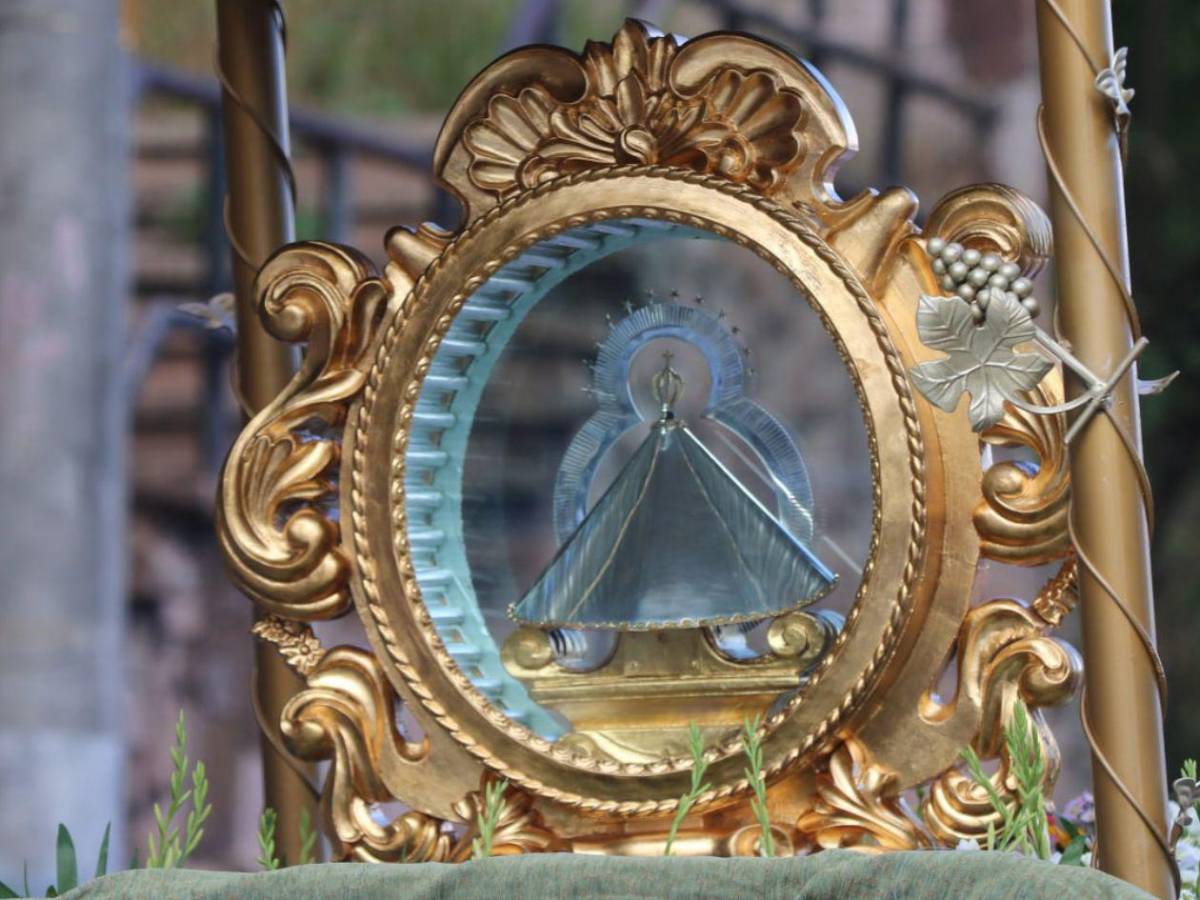 Fervor: Miles acompañan peregrinación de la Virgen de Suyapa en Tegucigalpa