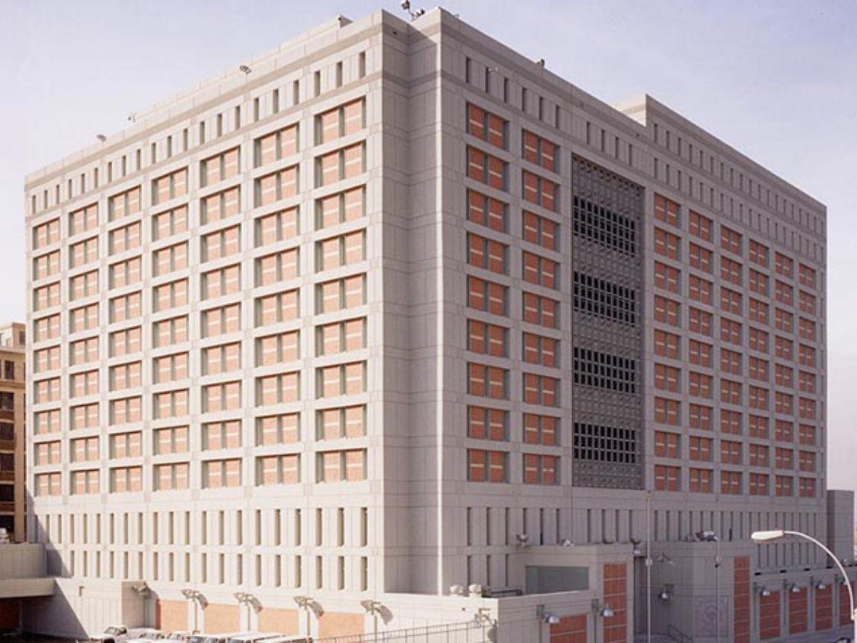 Tekashi 6ix9ine sale de la cárcel y presume autógrafo de Nicolás Maduro