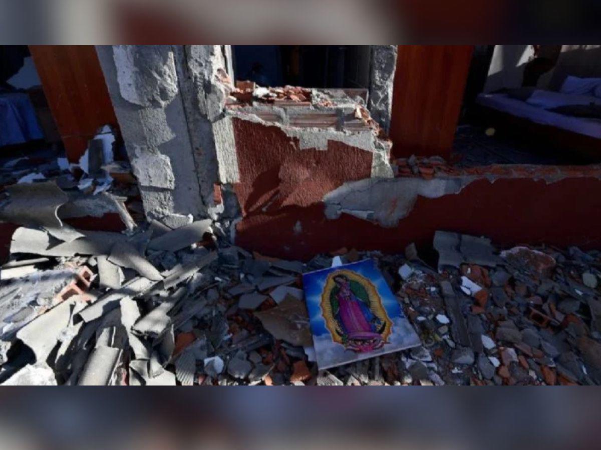 Hallan intacta a Virgen de Guadalupe entre los escombros tras terremoto en Colombia