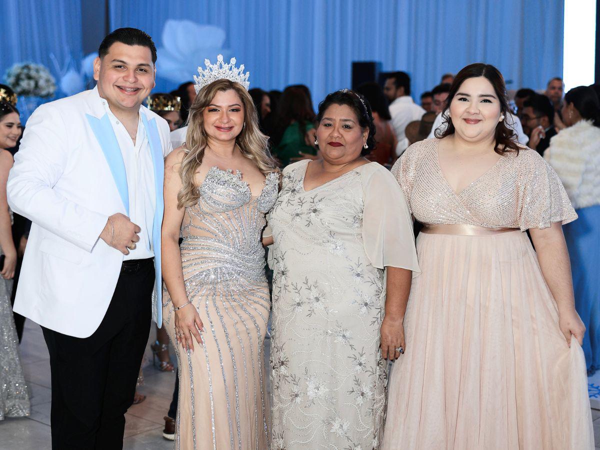 UTH y Grupo Inversa celebra su cena navideña con una noche inspirada en La Reina de Hielo y El Cazador