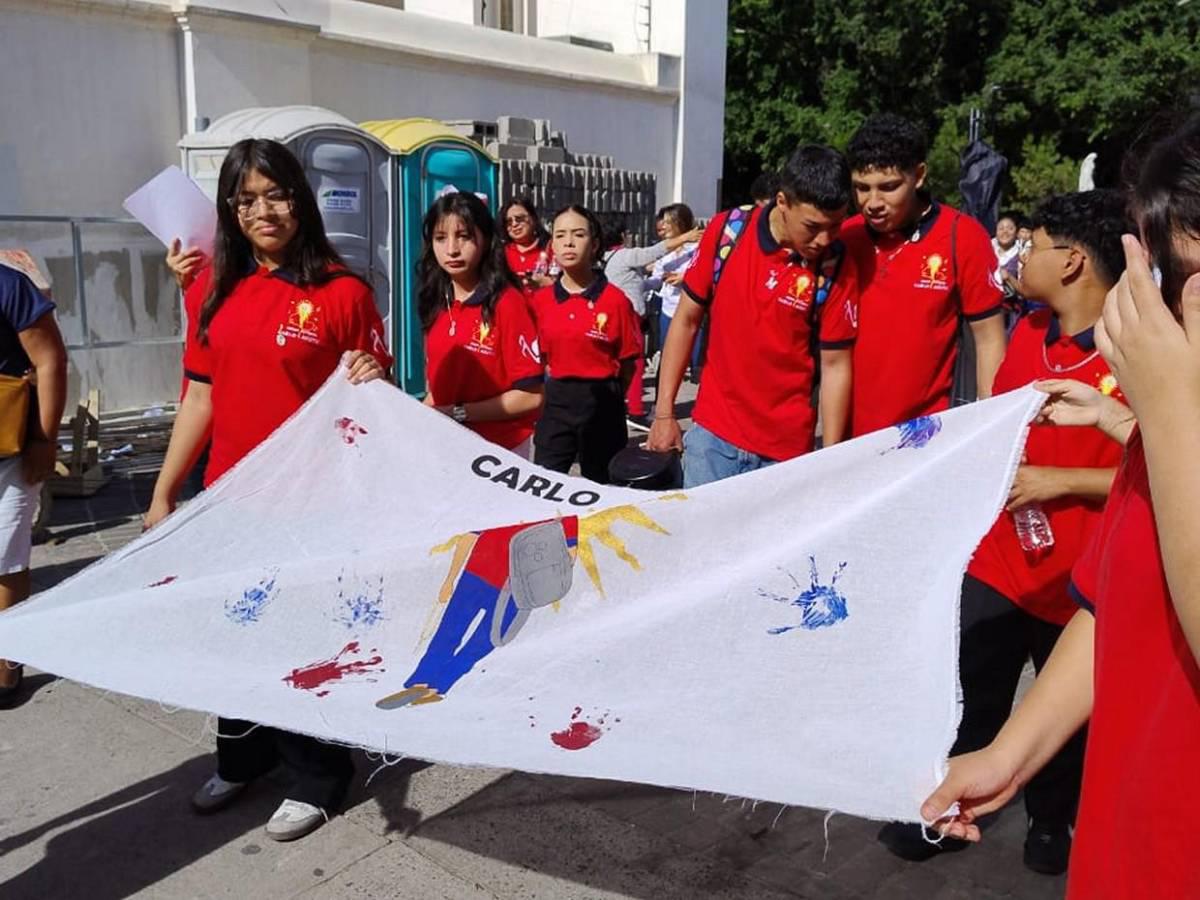 Capitalinos rinden homenaje a San Carlo Acutis, primer santo milenial