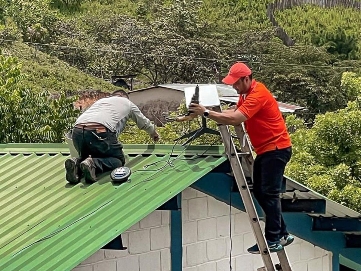 La instalación de estas primeras antenas por parte de Hondutel ofrecerá por un año este servicio.