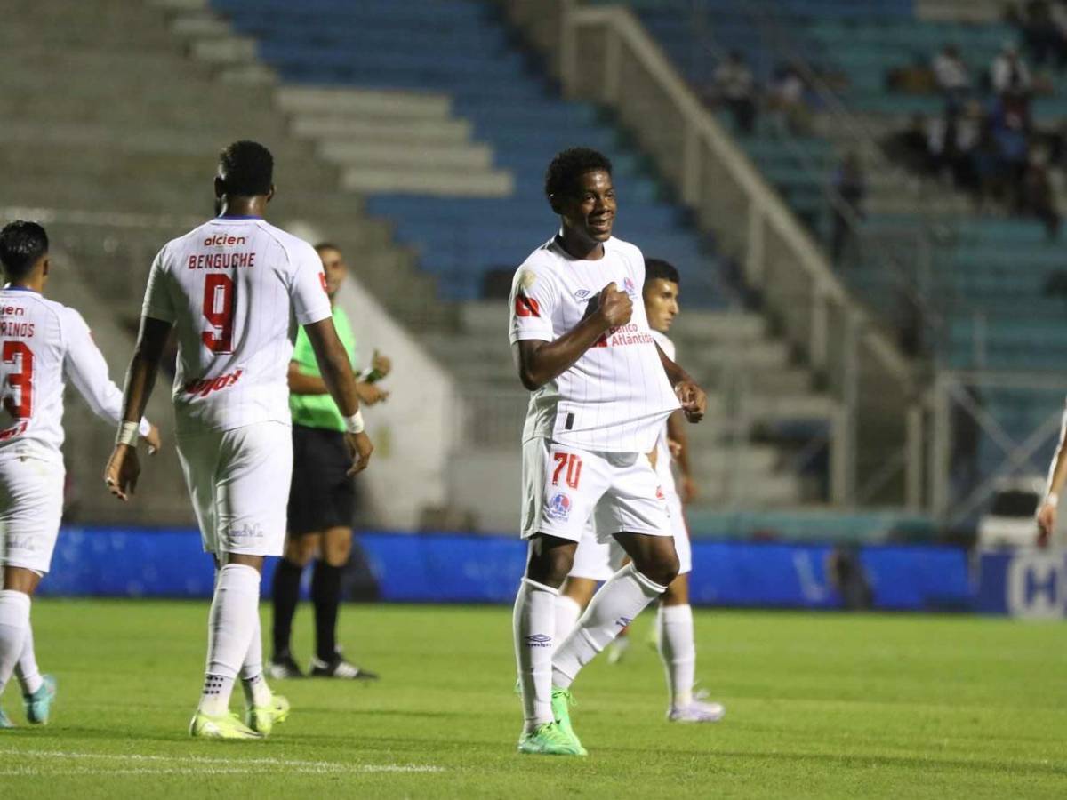 Lamento de Olimpia, esposa de Espinel sorprende e hijo de leyenda brilla