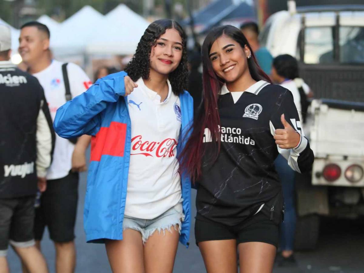 Chicas cautivan y show de la Ultra Fiel: ambientazo en el Olimpia vs Alajuelense en el Nacional
