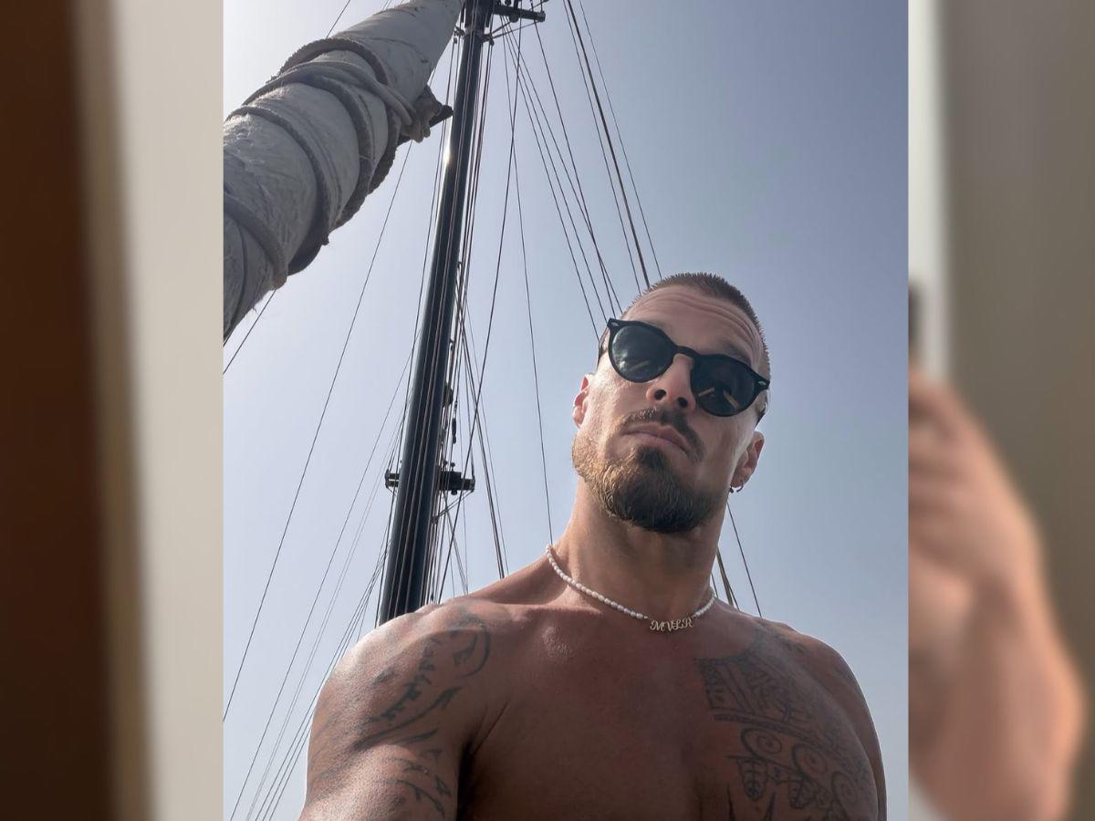 Ricky Martin impacta con cuerpazo a sus 54 años