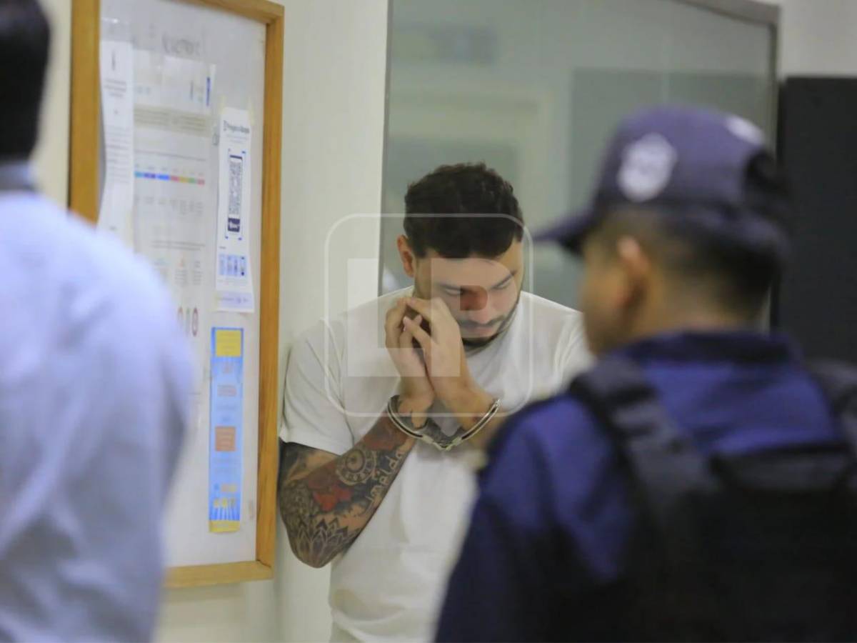 Dennis Galván, ligado al crimen de Valeria Alvarado, rompe en llanto en los juzgados