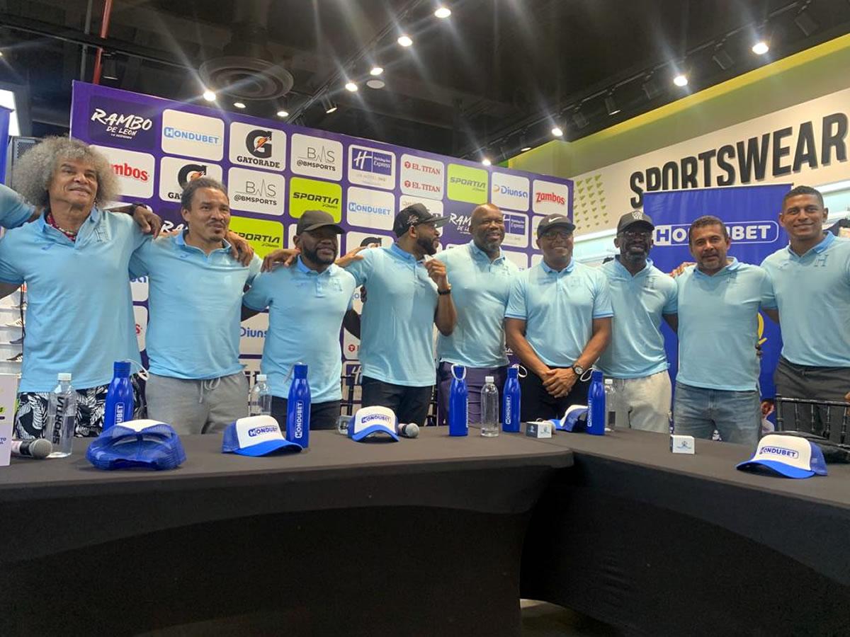 Las leyendas del fútbol hondureño, asó como Carlos ‘El Pibe‘ Valderrama, durante la conferencia de prensa en la que hablaron de la despedida de ‘Rambo‘ de León.