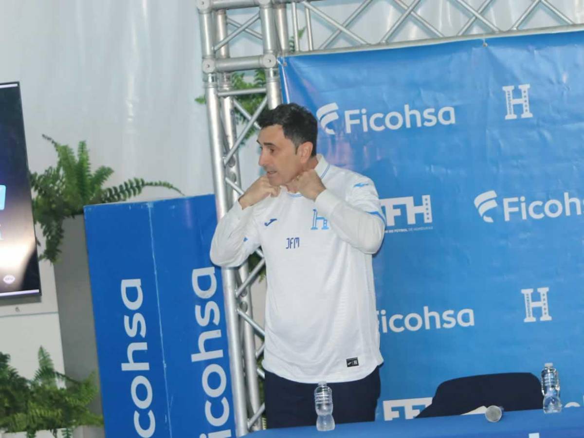 Francisco Molina y el incómodo momento en presentación con Honduras: ¿quién lo acompaña?