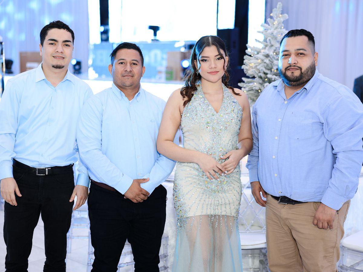 UTH y Grupo Inversa celebra su cena navideña con una noche inspirada en La Reina de Hielo y El Cazador