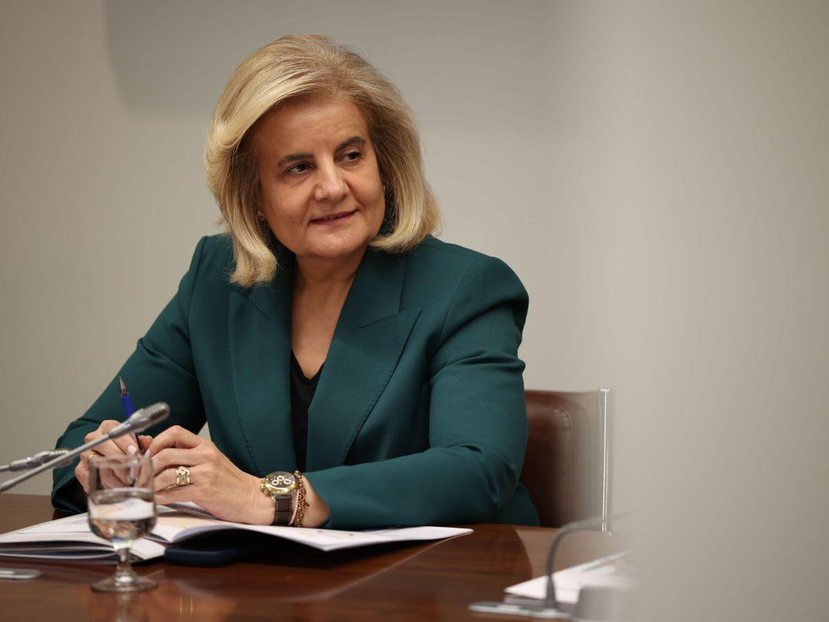 Desaparecida exministra de Trabajo Fátima Báñez tras accidente de trenes en España