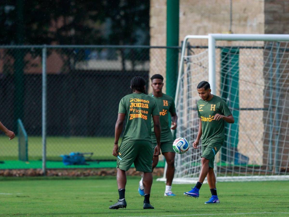 Invitado de lujo y alarma con Jorge Álvarez: así entrenó la Selección de Honduras