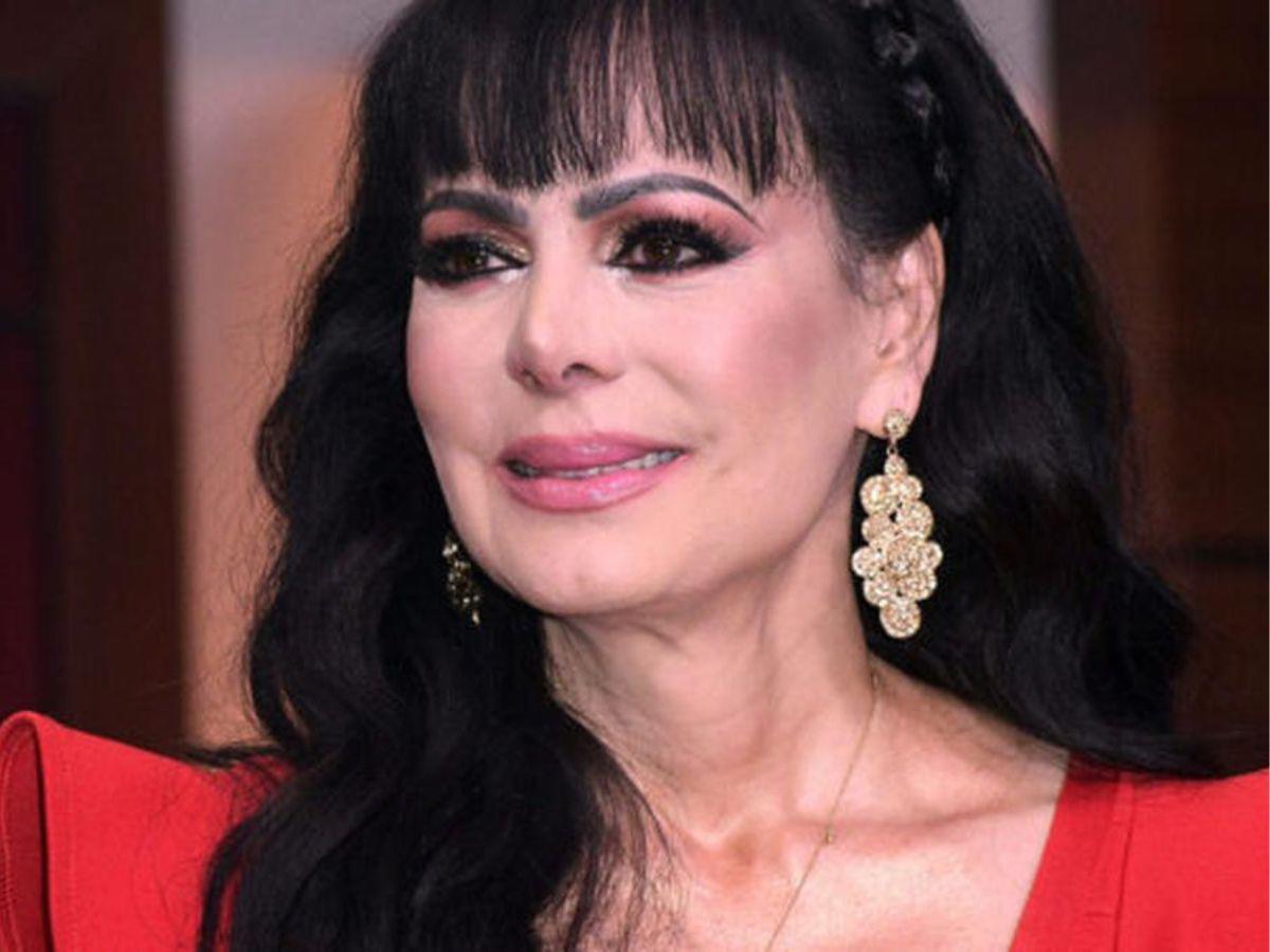 Maribel Guardia llora al ver a su hijo por primera vez en ofrenda de Día de Muertos