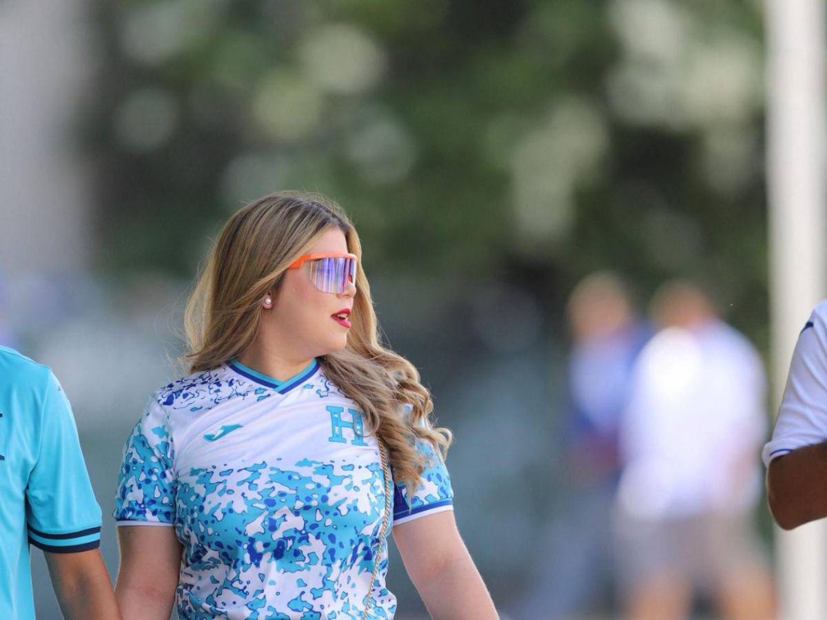 Las bellas mujeres que encendieron el ambiente en el Honduras-El Salvador