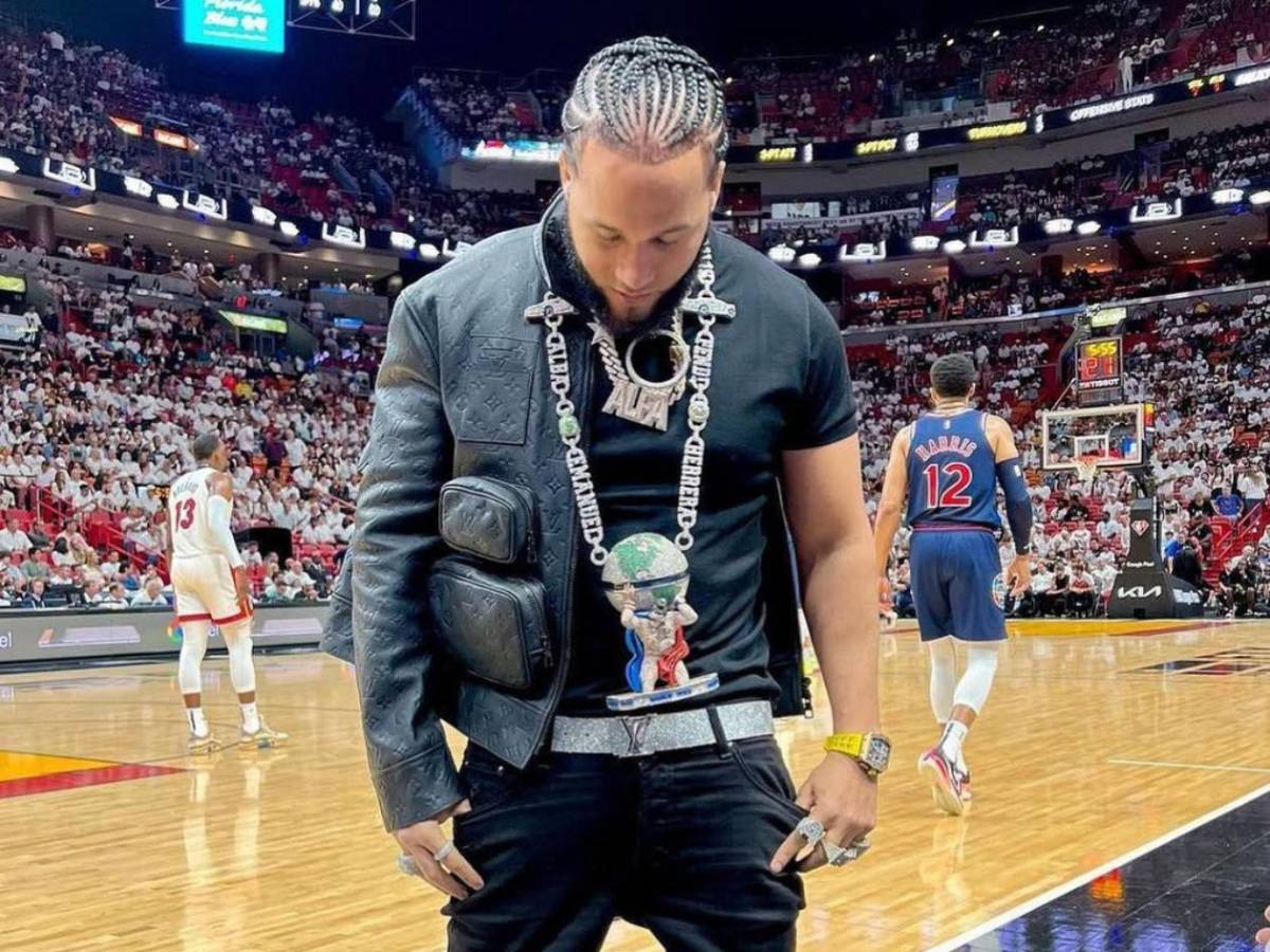 Lamine Yamal recibe un regalo de más de 10 millones de lempiras de El Alfa