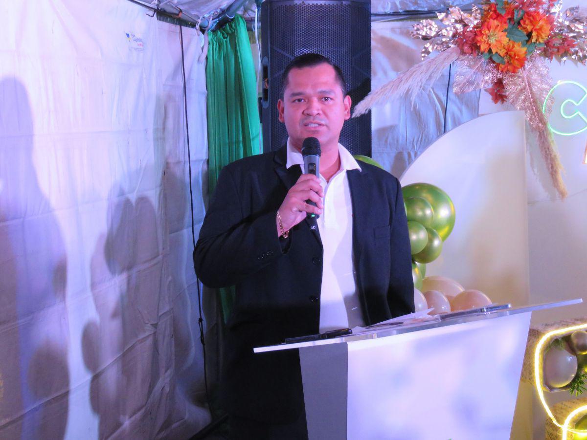 Gabriel Mendoza, gerente comercial.