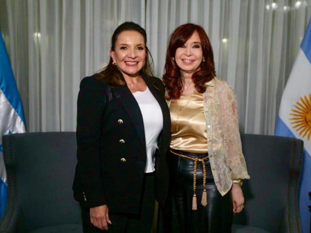 Xiomara Castro se solidariza con Cristina Fernández tras sentencia