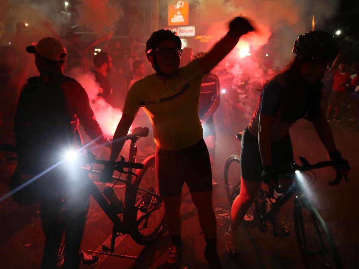 Espectacular banderazo de la afición del Olimpia y piden la Copa 40 ante Marathón