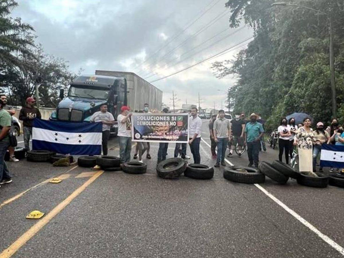 Siguen protestas en el Lago de Yojoa por retiro de muelles