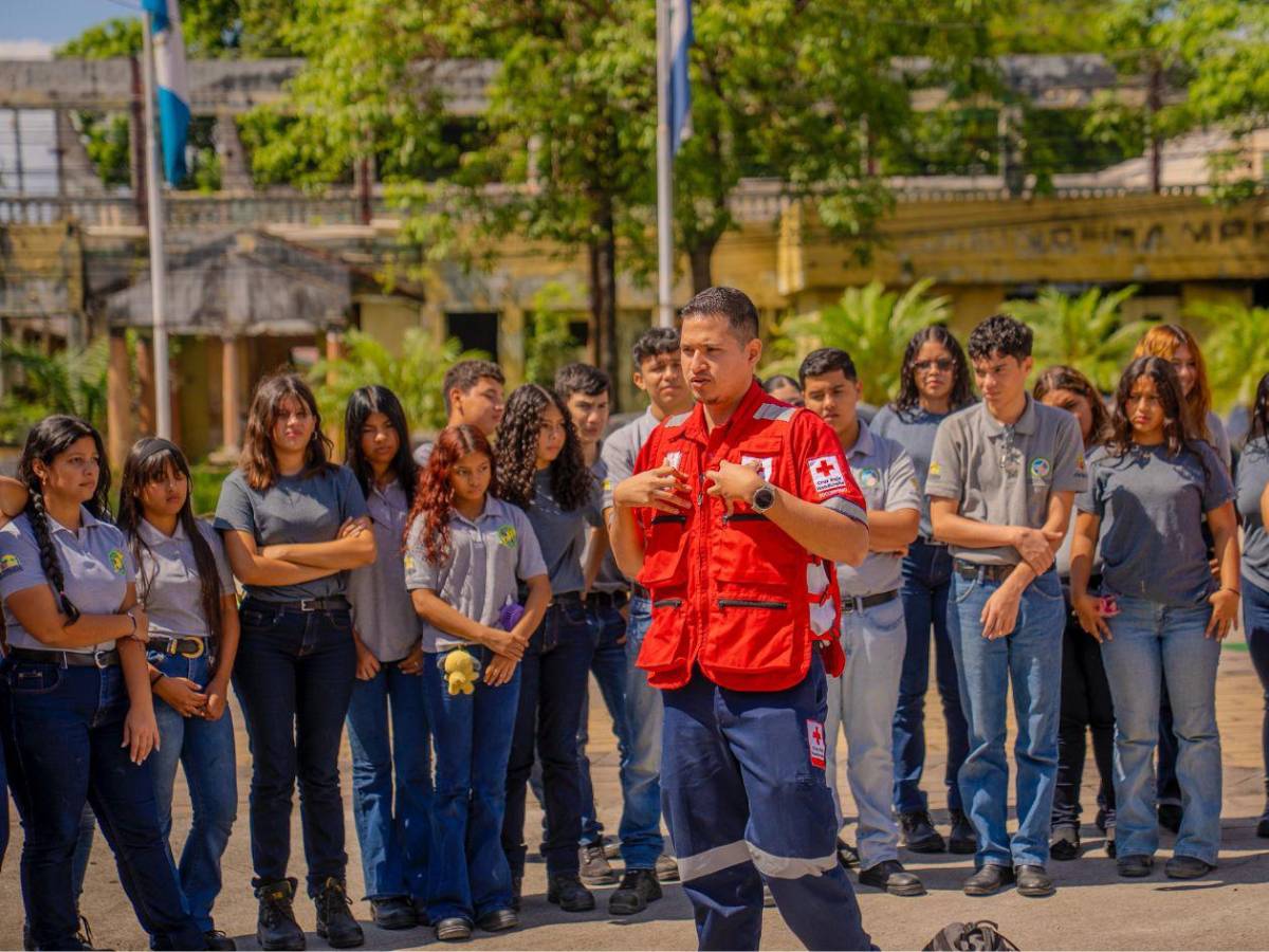 Así se preparan los estudiantes sampedranos para salvar vidas en una emergencia